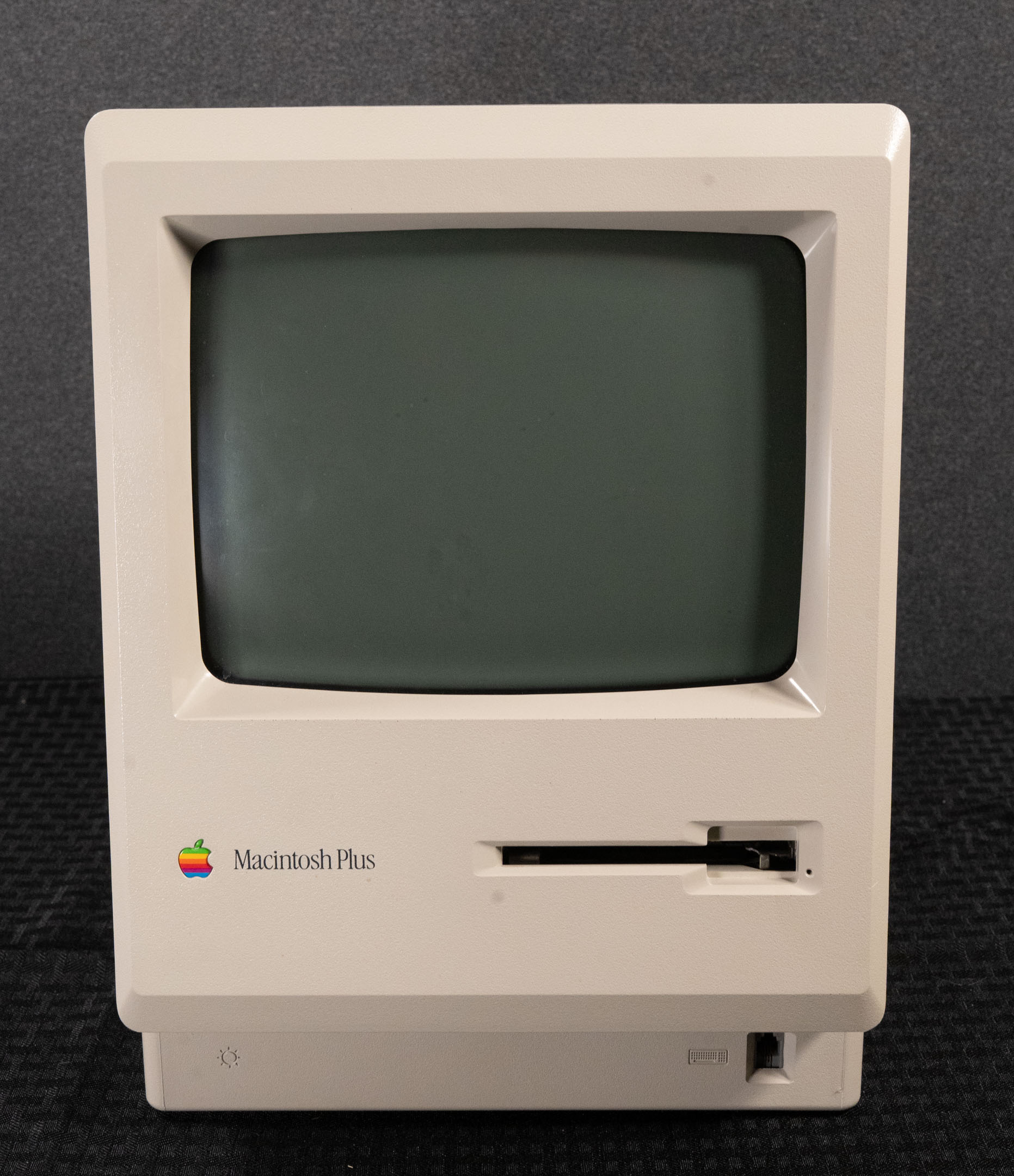 Mac_Plus_2_1954.jpg