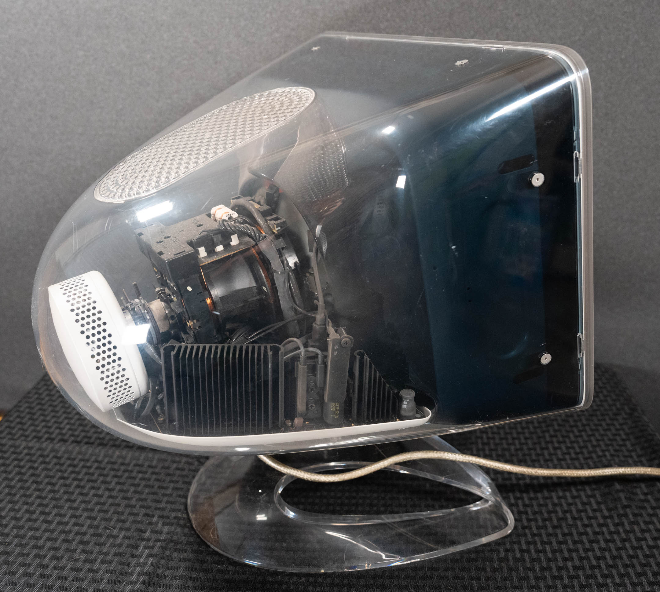 Studio_Display_1908.jpg